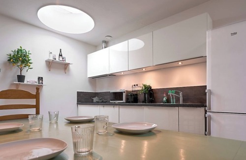 Stratum Apartment | Vibrant Eindhoven Retreat in Stratum