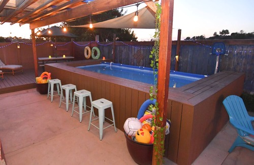 Lincoln Acres House | Vibrant, entertaining, & cozy spacious home with artistic flare!