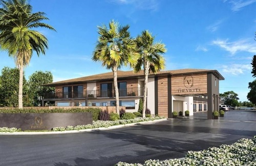 Kissimmee Hotel | Vibrant Family Room Near Thrilling Orlando Theme Park Fun