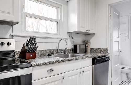 Richmond House | Vibrant Haven: Minutes from Libbie Mill & RVA Buzz