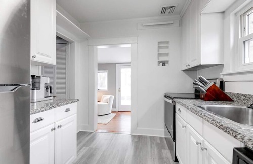 Richmond House | Vibrant Haven: Minutes from Libbie Mill & RVA Buzz