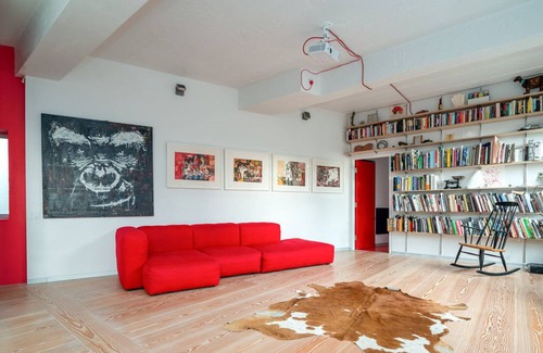 Haggerston Apartment | Vibrant Home near Broadway Market