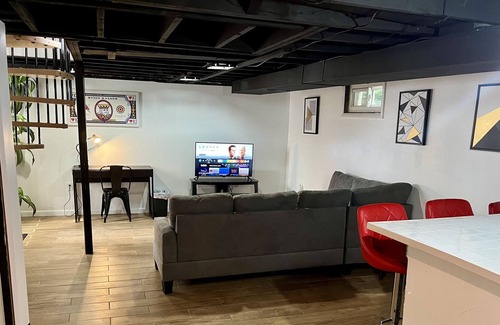 Lancaster House | ★ Vibrant Home. Perfect Location.