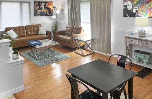 Lancaster House | ★ Vibrant Home. Perfect Location.