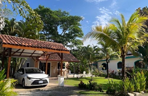 Las Olas Beach Community House | Vibrant Home with Pool, Perfect Beachside Getaway
