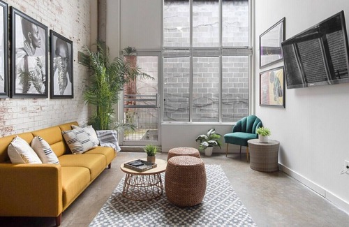 East Side Apartment | Vibrant Midtown/Beltline Loft