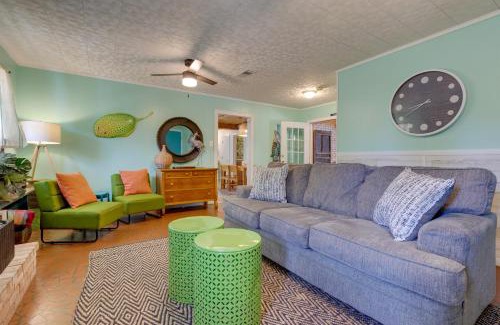 Pass Christian House | Vibrant Pass Christian Oasis - 3 Blocks to Beach!