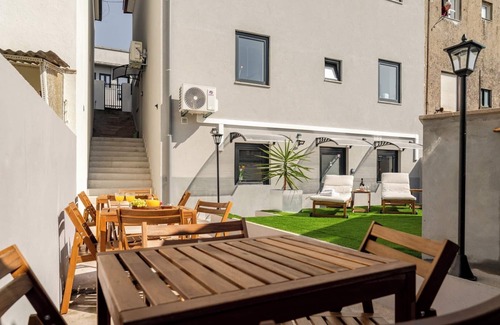 Sao Mamede de Infesta Apartment | Vibrant Urban Flat by HostWise