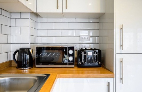 Salford Apartment | Vibrant Stay in Salford Quays