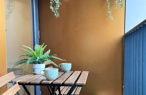 Salford Apartment | Vibrant Stay in Salford Quays