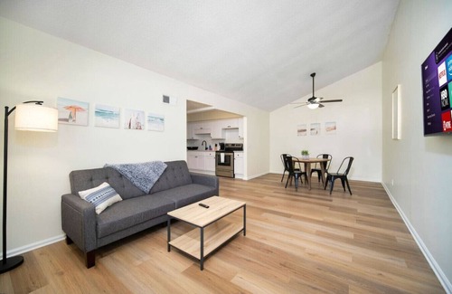 Southpoint House | Vibrant Stay Near Museums and Beaches