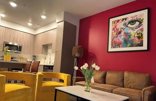 Glendale Apartment | Vibrant Unit in The Griffith