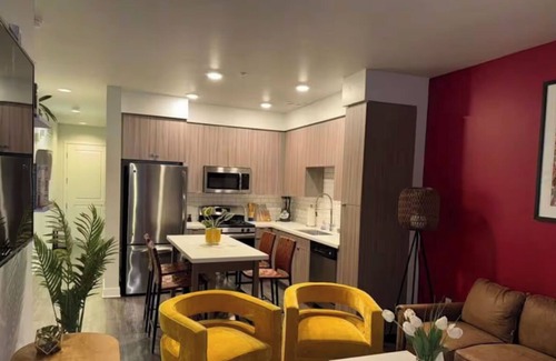 Glendale Apartment | Vibrant Unit in The Griffith