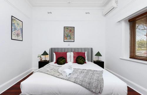 Bedford House | Vibrant Urban Retreat Chic Lounge & Garden Deck