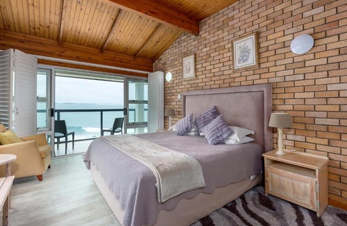 Victoria Bay House | Vic Bay Beach House