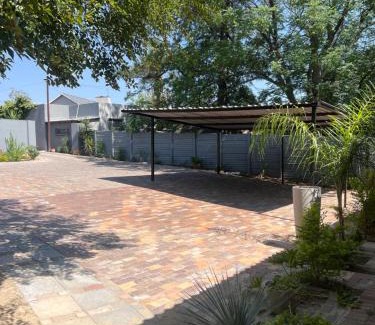 Greater Johannesburg Metropolitan Area House | Vic's place - With backup power