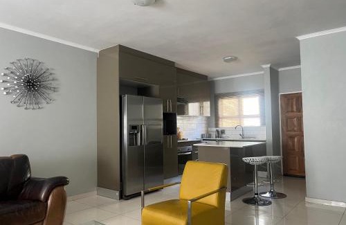 Greater Johannesburg Metropolitan Area House | Vic's place - With backup power