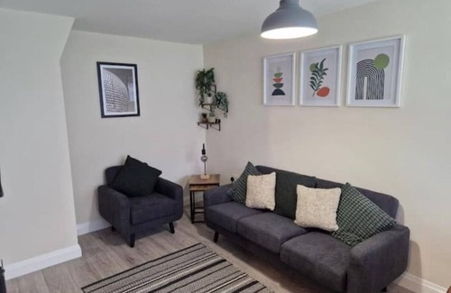 Birmingham Apartment | Vicarage Close - Free Carparking