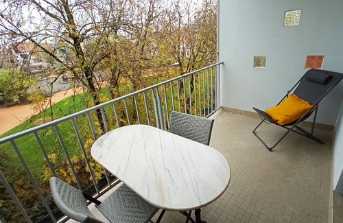 Republique Apartment | 🌳 Vichy - Square République - avec Terrasse - Séjour - Cure - 🐕 🌳