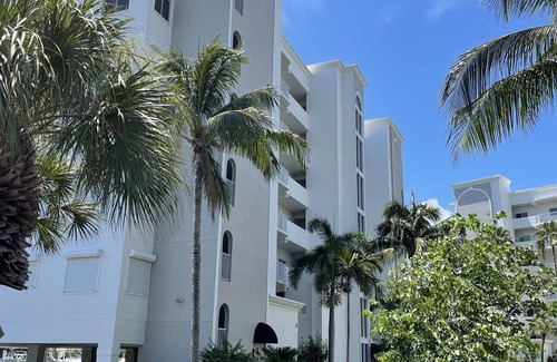 South Island Condo | Vickie's Hide Away, Casa Marina, South Beach (22-0293)