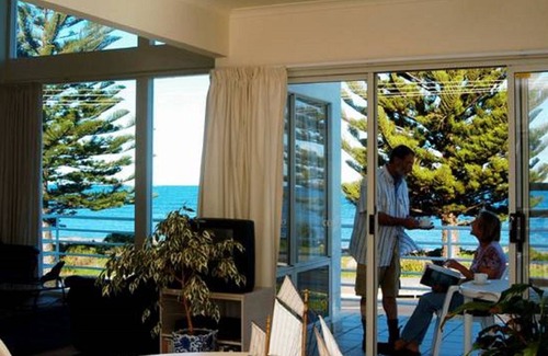 Victor Harbor House | VICTOR BEACH HOUSE - Seafront on exclusive Encounter Bay @ Victor Harbor