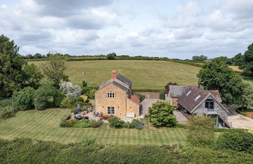 East Chinnock House | Victorian House, Hot Tub, Gym, Games Room, Gardens