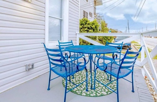 Willoughby Spit House | Victoria home Beachfront 3b, 2 bath 4 bed close to shop and toy for children
