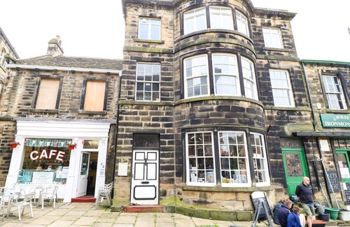 Holmfirth Cottage | Victoria House
