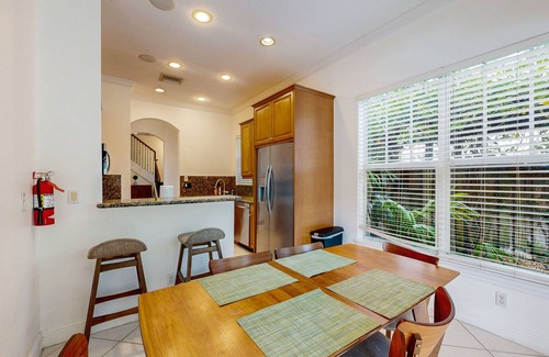 Downtown Fort Lauderdale House | Victoria Park | All-Suite | Roof Deck with Downtown Skyline Views, Patio