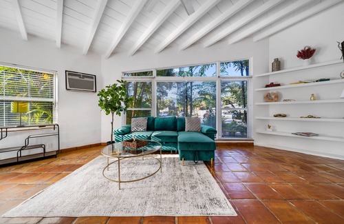 Hendricks and Venice Isles Apartment | Victoria Park Apart with Private Backyard and BBQ