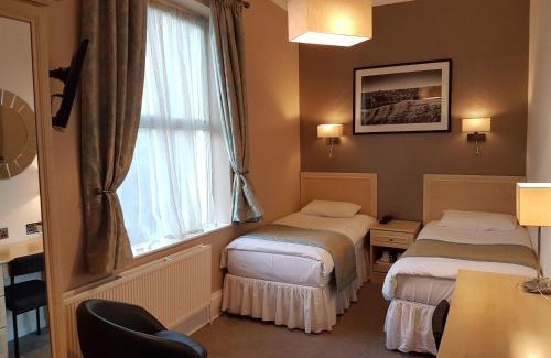 Leamington Spa Bed & Breakfast | Victoria Park Lodge