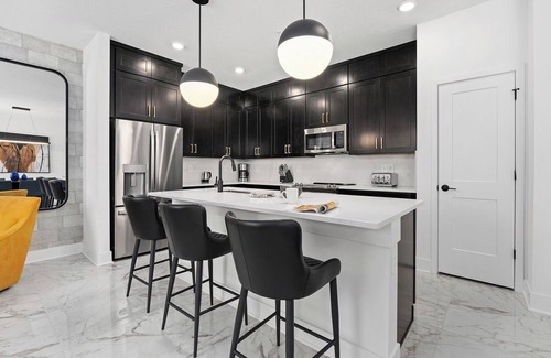 Florida Center House | Victoria's Villa | Pool, patio games, full kitchen, kids' theme BR - near parks