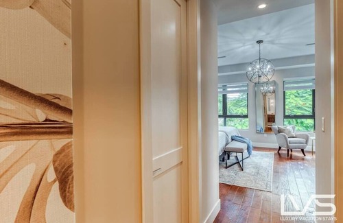 Victoria Park House | Victoria Villa - Walk to Las Olas - 4 Bed 4 Bath