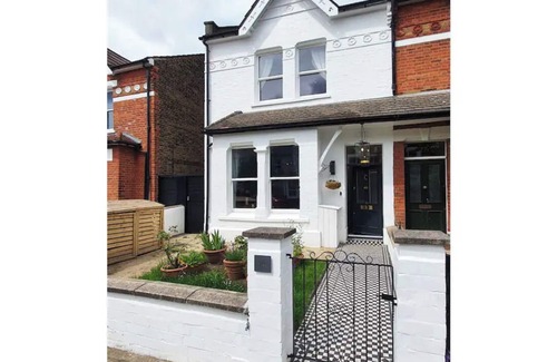 West Ealing House | Victorian 3 bedroom home, West Ealingnn
