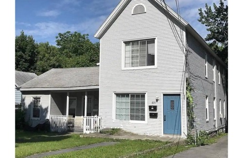 Syracuse Apartment | Victorian Antique 1 Bdrm Ground Fl Apartment