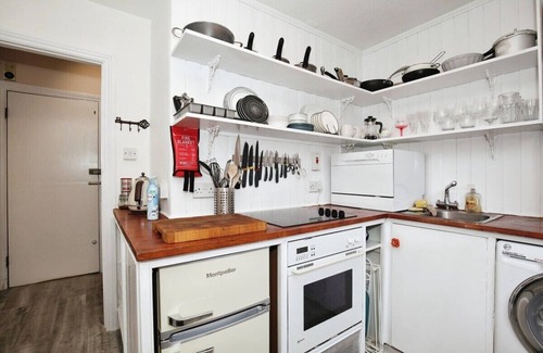 Golborne Apartment | Victorian Charm 2-Bed Flat in London