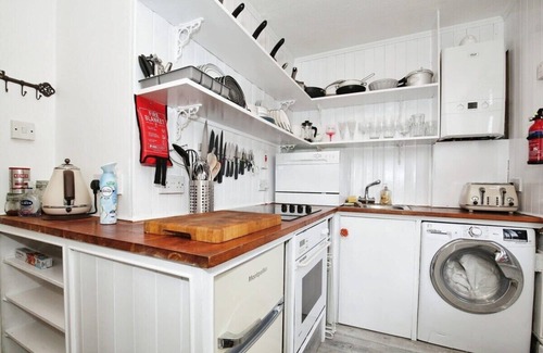 Golborne Apartment | Victorian Charm 2-Bed Flat in London