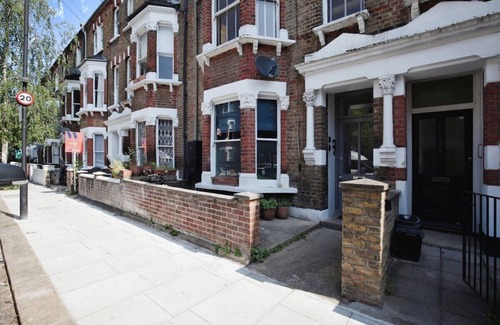 Golborne Apartment | Victorian Charm 2-Bed Flat in London