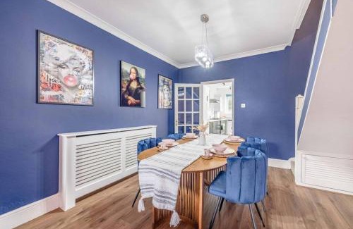 Windsor House | Victorian Cottage, Close 2 All The Sights, Parking