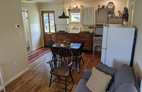 Granbury Cottage | Victorian Cottage