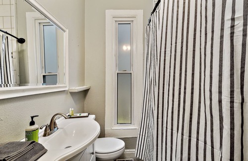 Lincoln Park Apartment | Victorian Denver Living