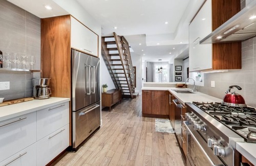 Riverside House | Victorian home on quiet dead end street, walk to parks and shops/restaurants