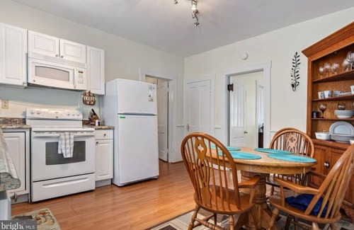 Rock Hall House | Victorian Lodge on Main Street, Rock Hall MDnWalk to Everything!nSleeps 2 to 4
