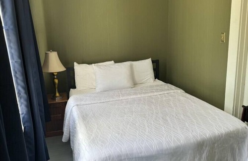 Hot Springs Apartment | Victorian loft apartment in Historic Motel