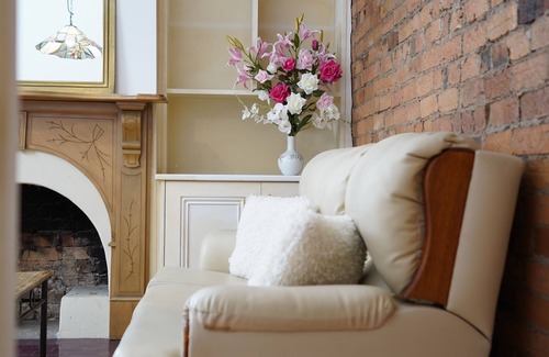 Carlton North Apartment | victorian style architecture in Carlton centre, 10 mins to Melbourne CBD
