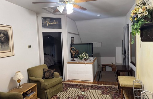 Walton Apartment | Victorian Walk-up 3 bedroom apartment