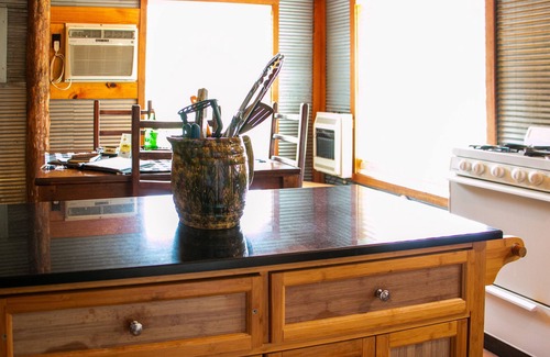 Hot Springs Cabin | Victory Suite - Rustic Cabin