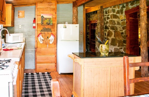 Hot Springs Cabin | Victory Suite - Rustic Cabin