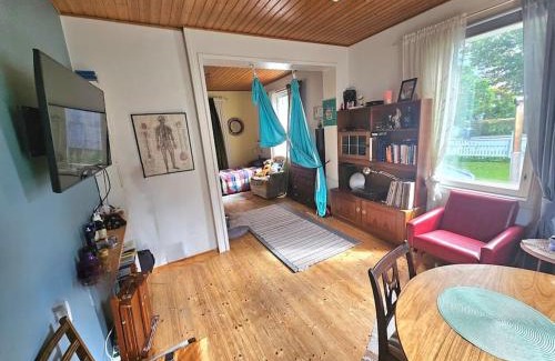Hameenlinna Apartment | Viehättävä boheemi puutalo