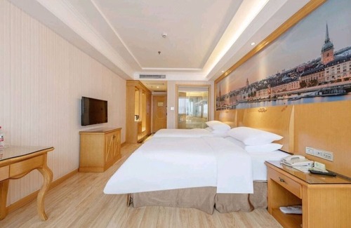 Bao'an Hotel | Vienna Hotel Shenzhen Fuyong Subway Station branch
